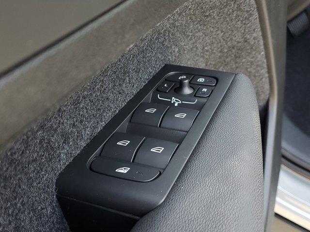 new 2025 Volvo XC40 car, priced at $48,910