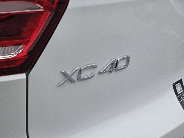 new 2025 Volvo XC40 car