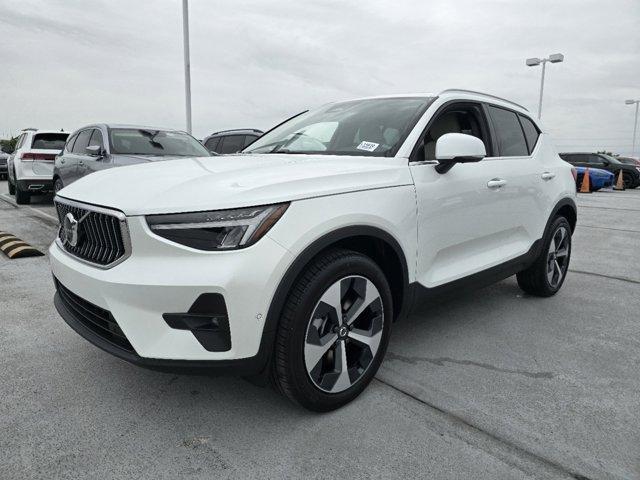 new 2025 Volvo XC40 car