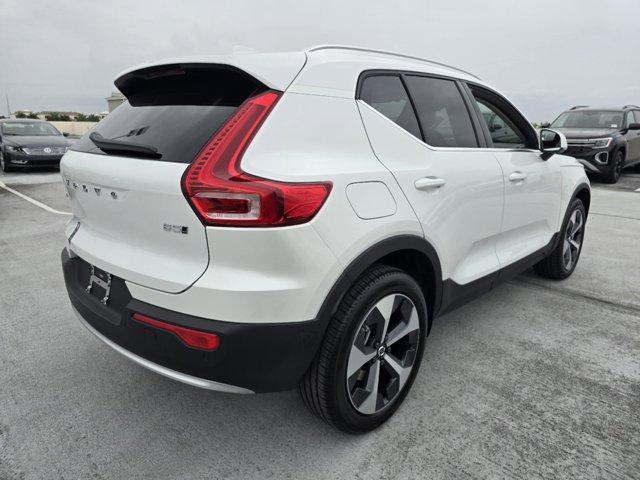 new 2025 Volvo XC40 car