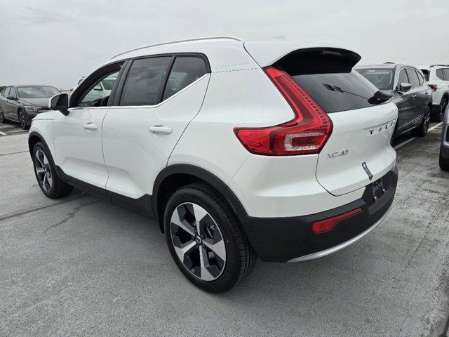 new 2025 Volvo XC40 car