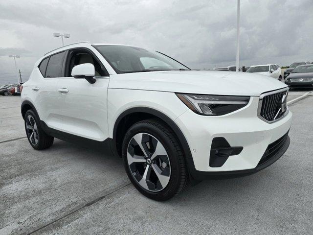 new 2025 Volvo XC40 car