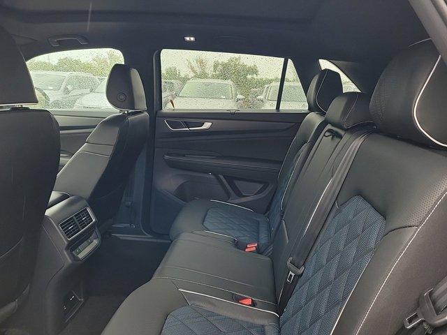 new 2025 Volkswagen Atlas Cross Sport car, priced at $54,321