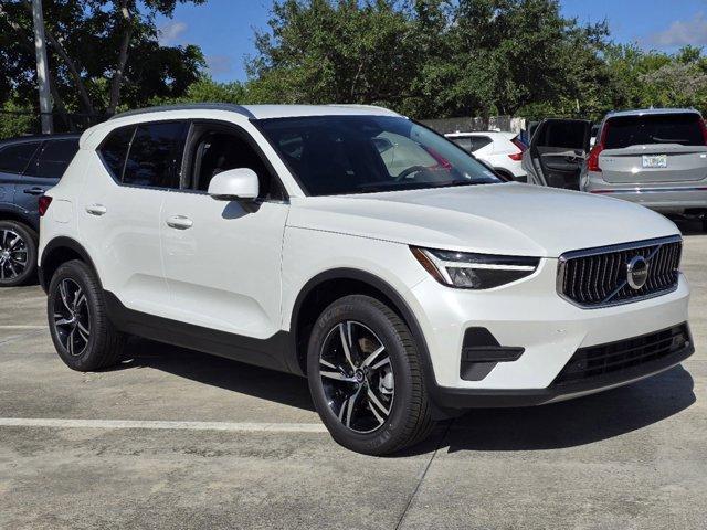 new 2025 Volvo XC40 car, priced at $43,045