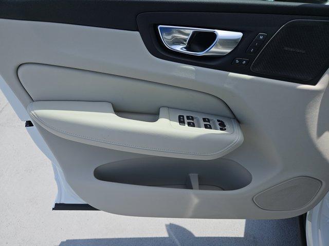 new 2025 Volvo XC60 car, priced at $58,713