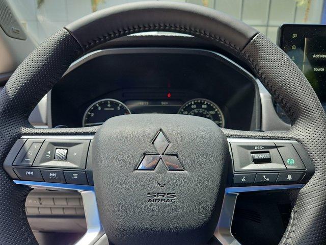 new 2025 Mitsubishi Outlander car, priced at $35,690