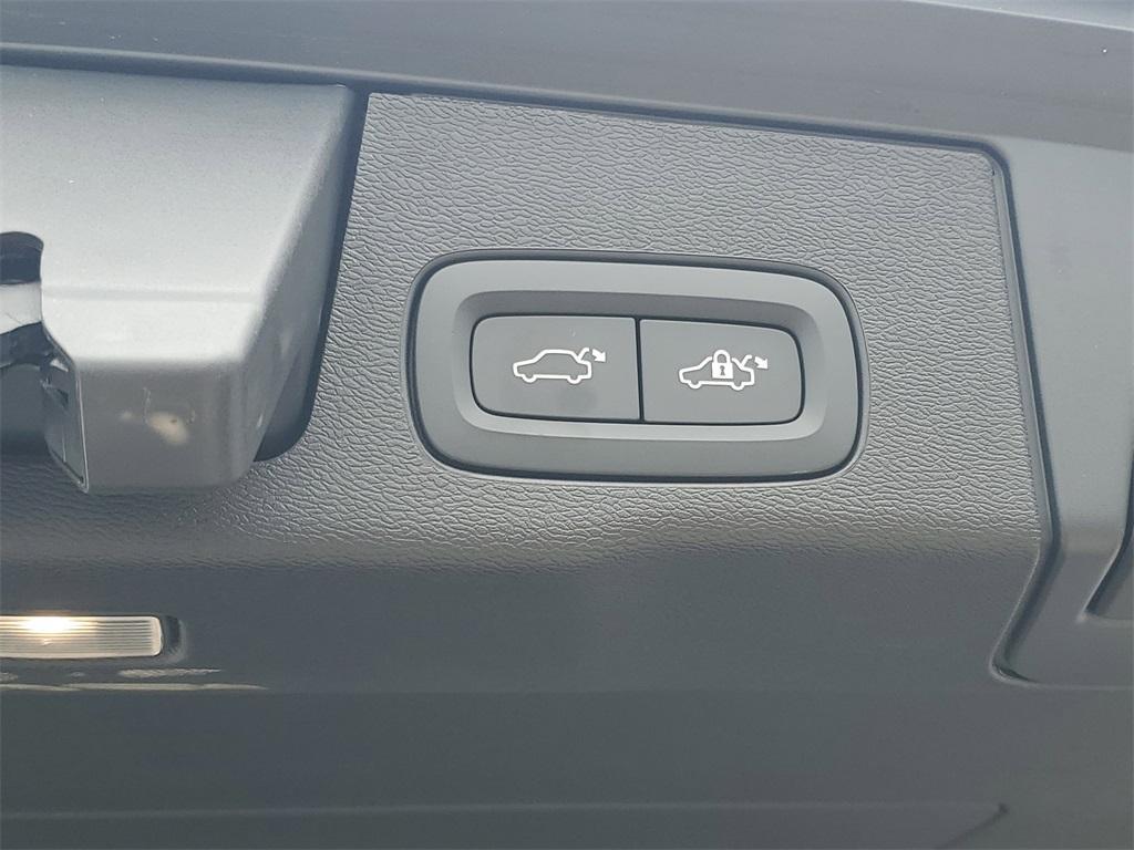 used 2022 Volvo XC60 car, priced at $39,288