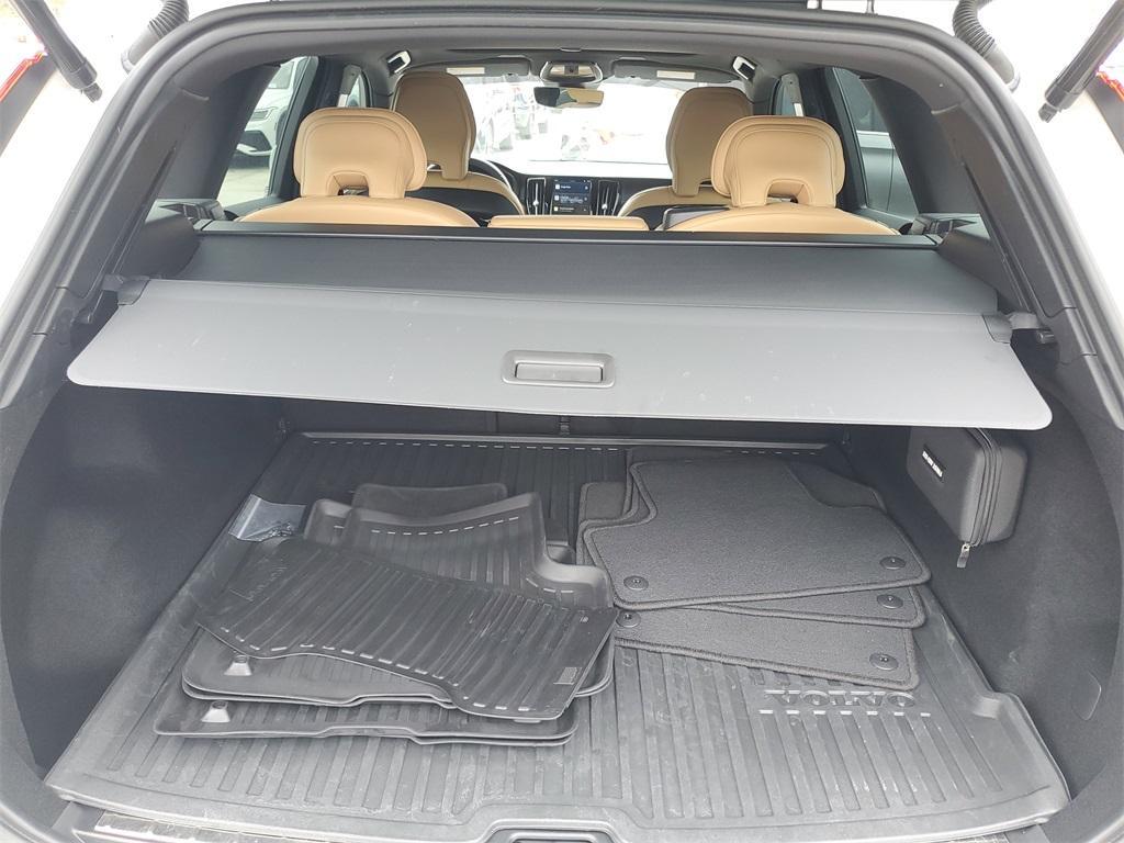 used 2022 Volvo XC60 car, priced at $39,288