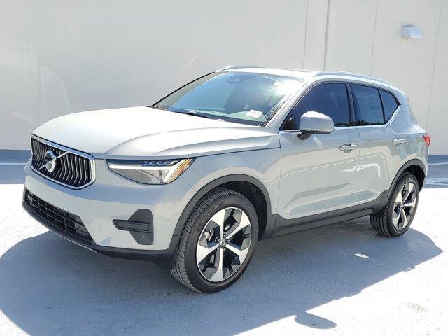 new 2025 Volvo XC40 car, priced at $46,035