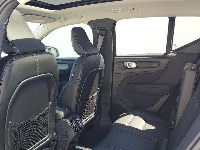 new 2025 Volvo XC40 car, priced at $44,681