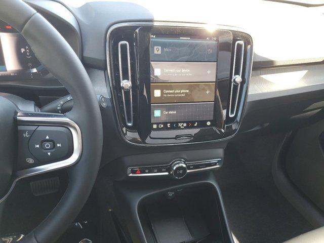 new 2025 Volvo XC40 car, priced at $44,681