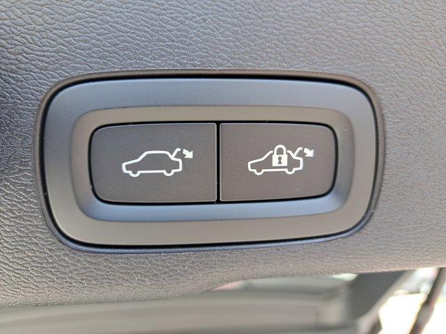 new 2025 Volvo XC60 car, priced at $48,451