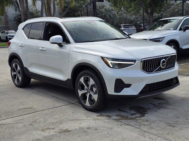 new 2025 Volvo XC40 car, priced at $46,015