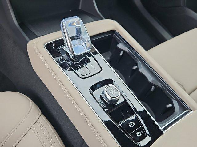 new 2025 Volvo XC90 car, priced at $62,628