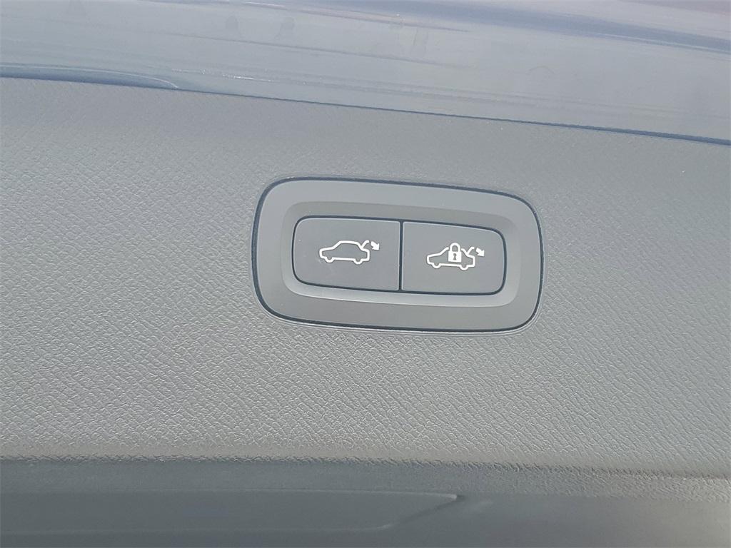 used 2022 Volvo XC90 car, priced at $42,988
