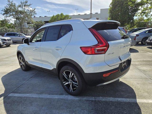 new 2025 Volvo XC40 car, priced at $43,045