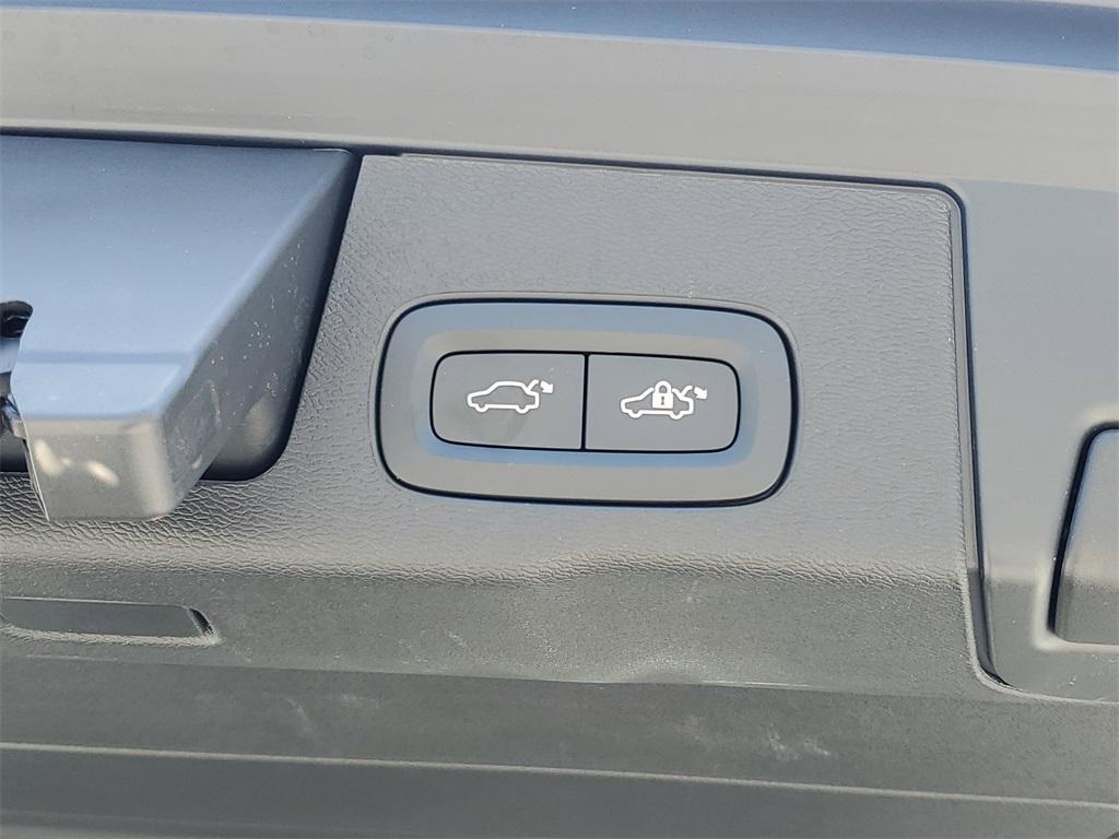 used 2022 Volvo XC60 car, priced at $34,788