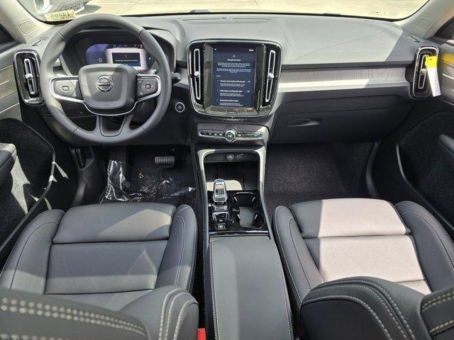 new 2025 Volvo XC40 car, priced at $51,695