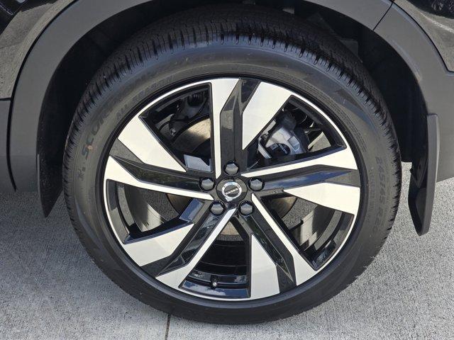 new 2025 Volvo XC40 car, priced at $51,695
