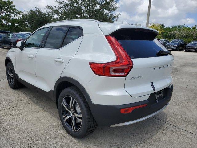 new 2025 Volvo XC40 car, priced at $45,215