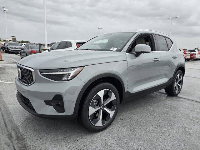 new 2025 Volvo XC40 car