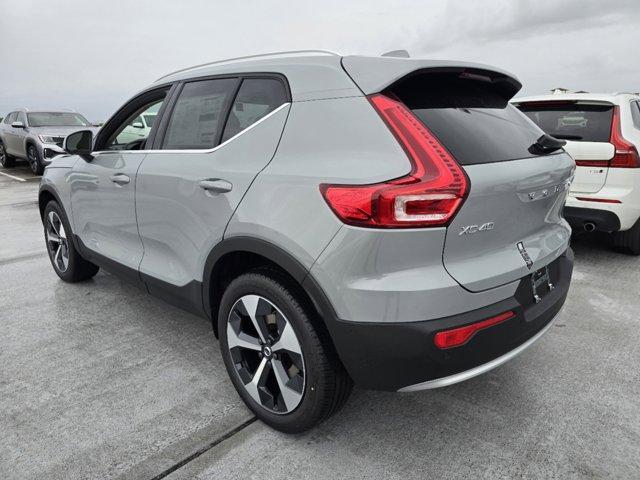 new 2025 Volvo XC40 car