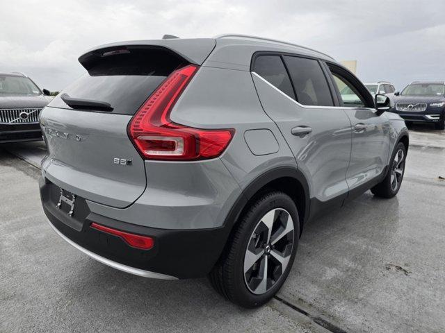 new 2025 Volvo XC40 car