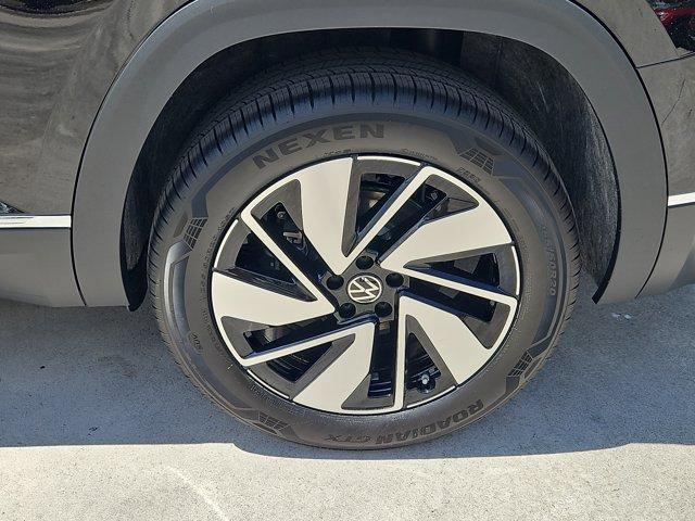 new 2025 Volkswagen Atlas car, priced at $48,459