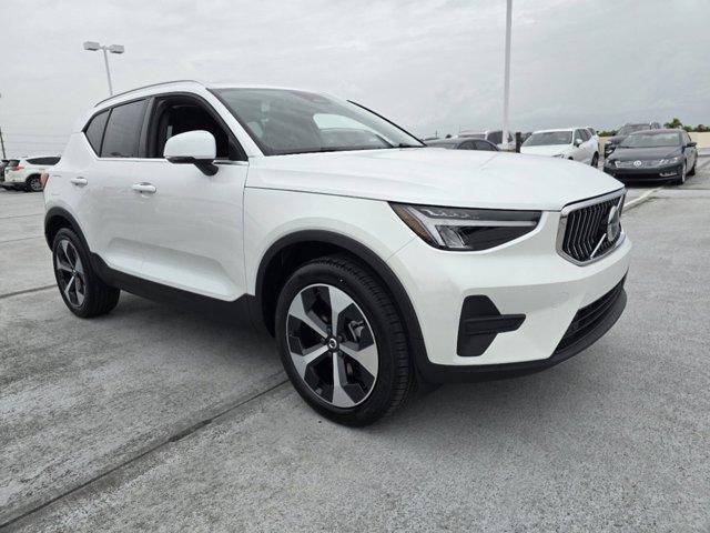 new 2025 Volvo XC40 car, priced at $45,250