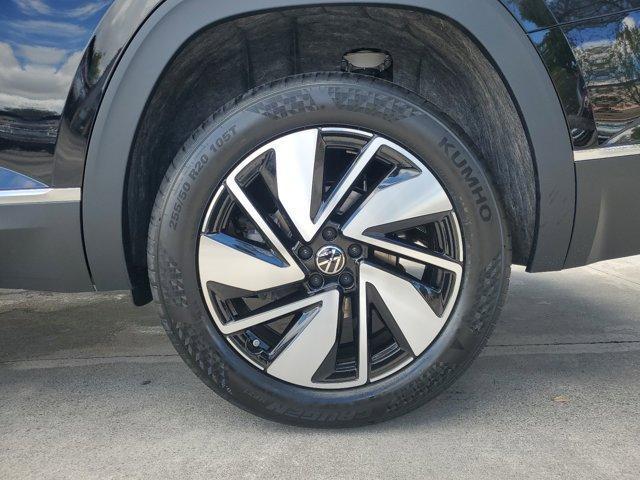 new 2025 Volkswagen Atlas car, priced at $50,666