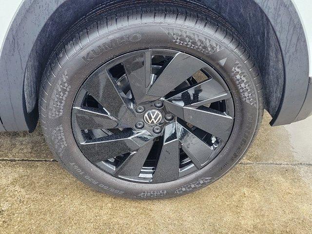 new 2025 Volkswagen Atlas Cross Sport car, priced at $44,016