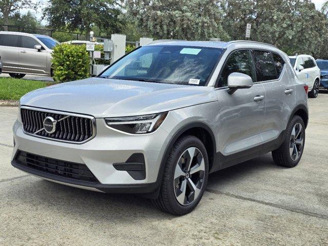 new 2025 Volvo XC40 car, priced at $45,250