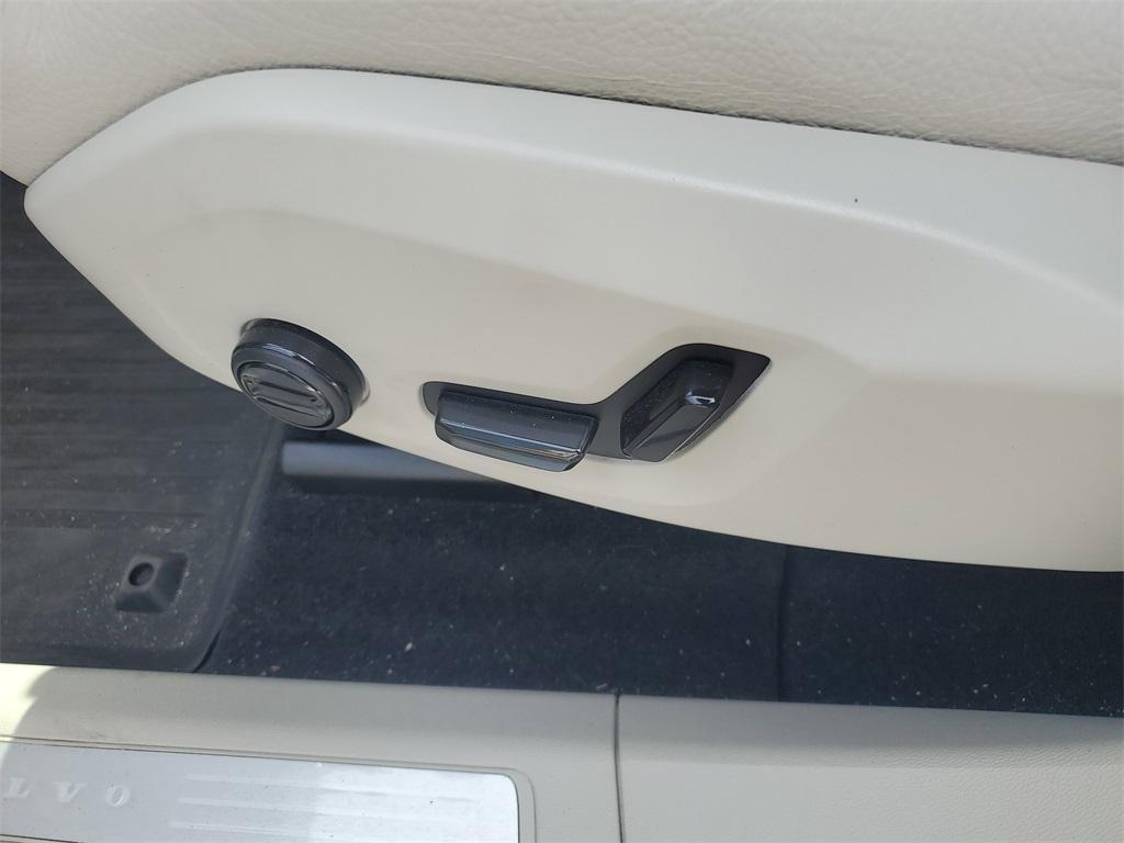 used 2024 Volvo XC60 car, priced at $39,588