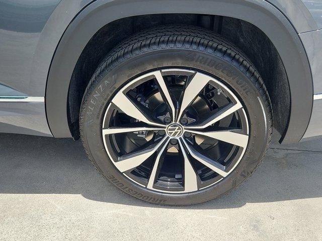 new 2025 Volkswagen Atlas car, priced at $53,310