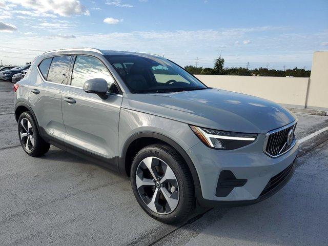 new 2025 Volvo XC40 car, priced at $45,395