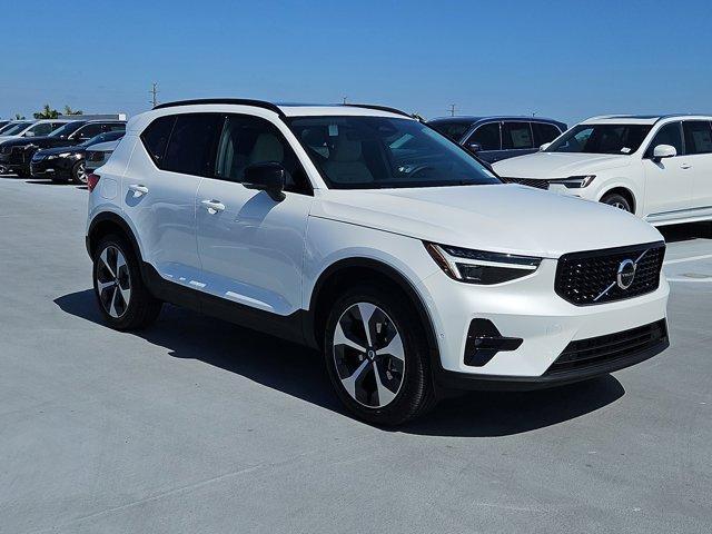 new 2025 Volvo XC40 car, priced at $46,889