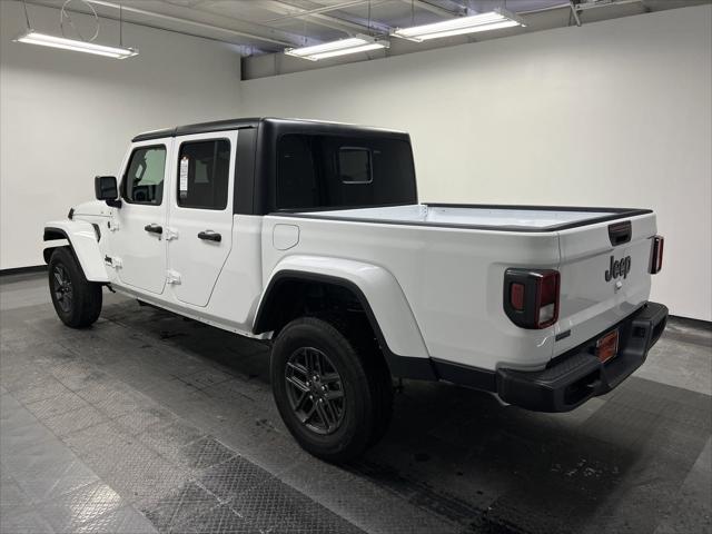 new 2024 Jeep Gladiator car, priced at $39,998