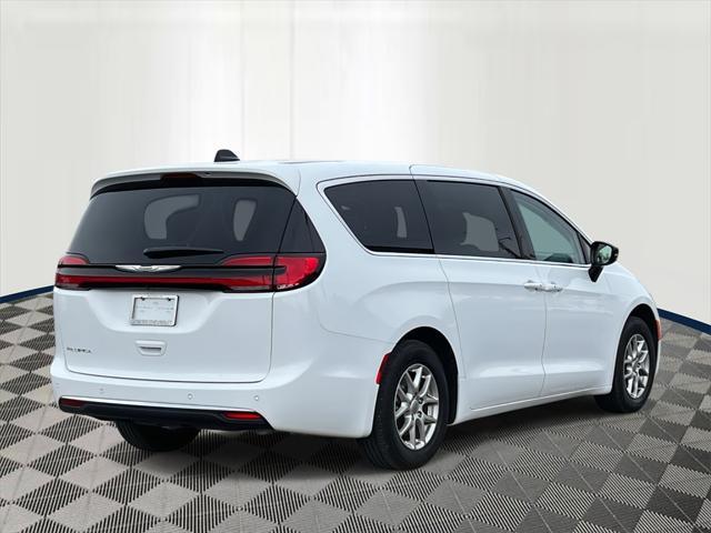 used 2024 Chrysler Pacifica car, priced at $33,295
