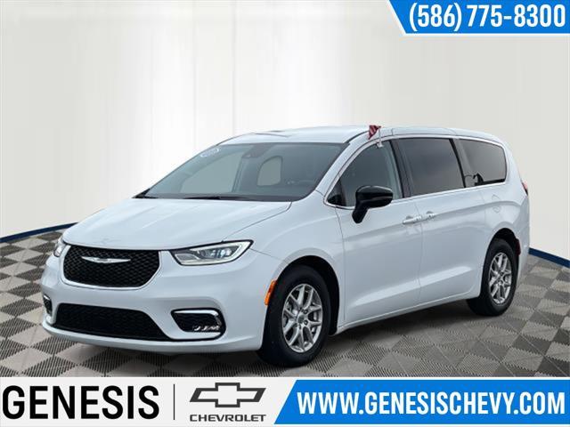 used 2024 Chrysler Pacifica car, priced at $33,295