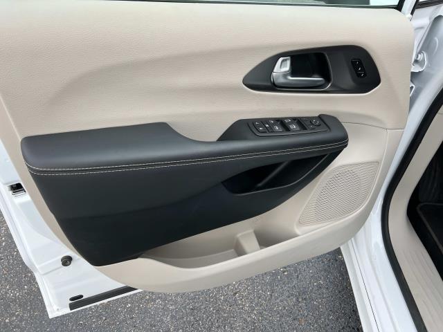 used 2024 Chrysler Pacifica car, priced at $33,295