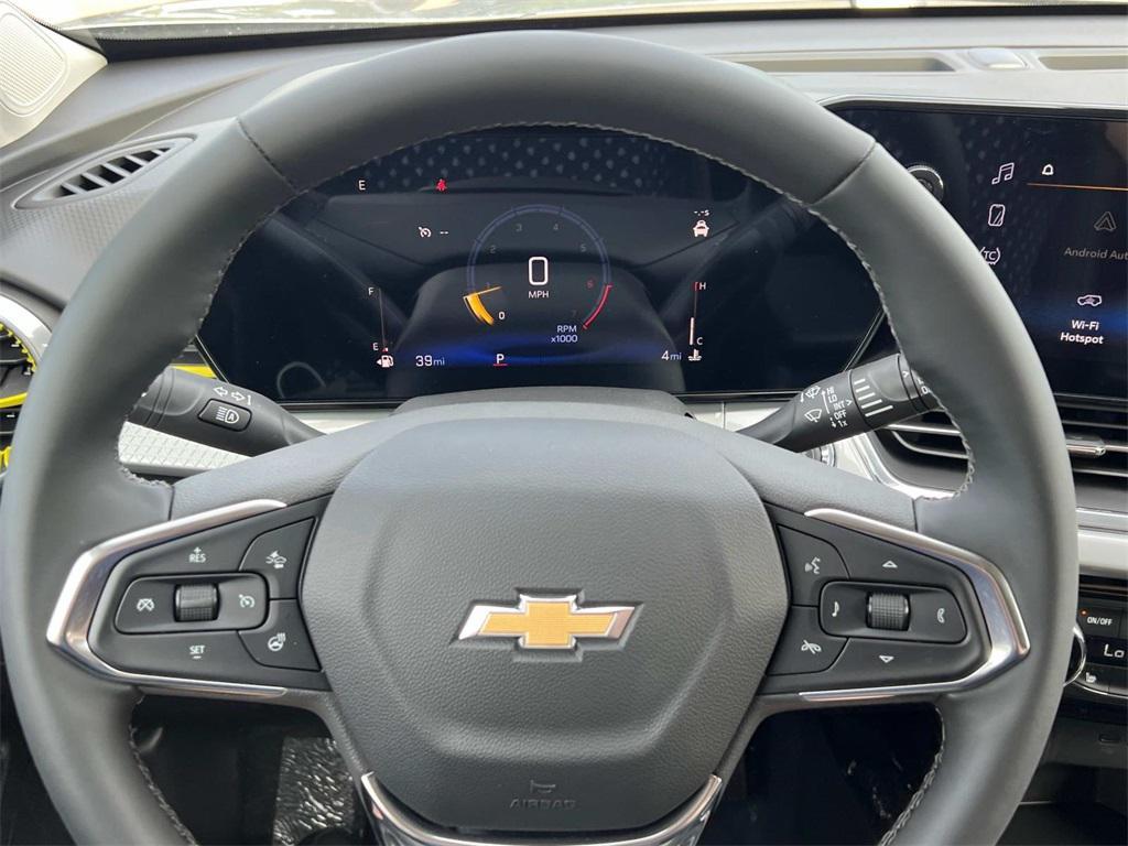 new 2025 Chevrolet Trax car, priced at $23,454