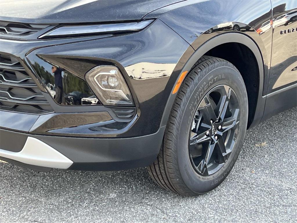 new 2025 Chevrolet Blazer car, priced at $35,980