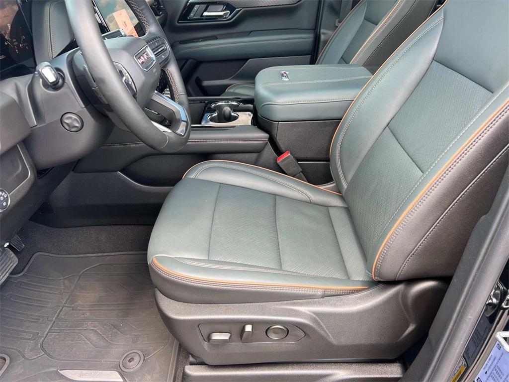used 2025 GMC Yukon car, priced at $80,995