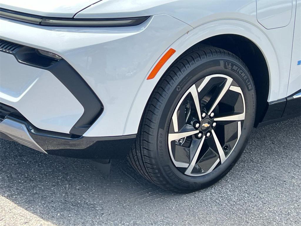 new 2025 Chevrolet Equinox EV car, priced at $41,015