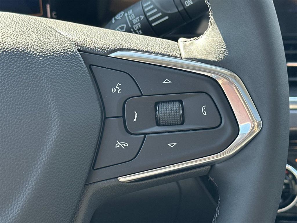 new 2025 Chevrolet Trax car, priced at $26,076