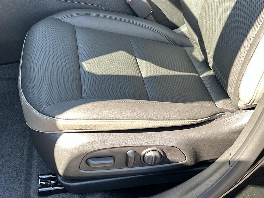 new 2025 Chevrolet Trax car, priced at $26,076
