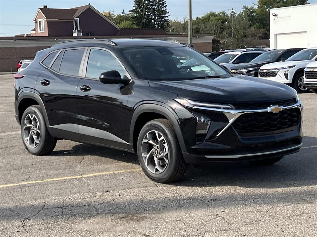 new 2025 Chevrolet Trax car, priced at $23,454