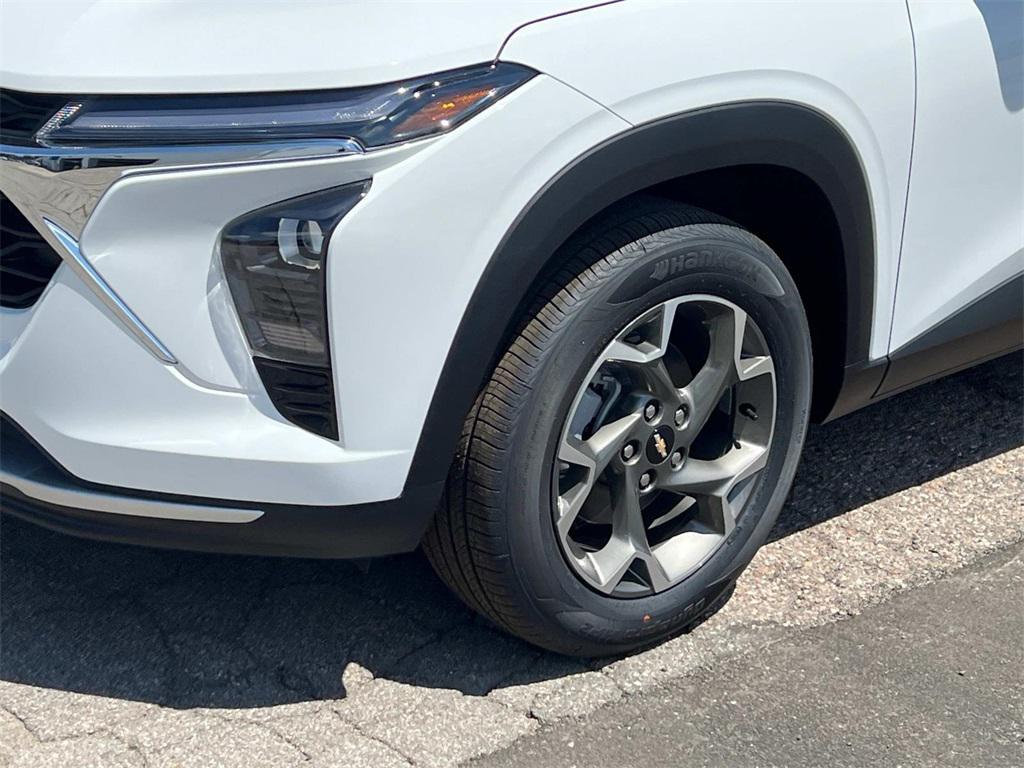 new 2025 Chevrolet Trax car, priced at $23,454