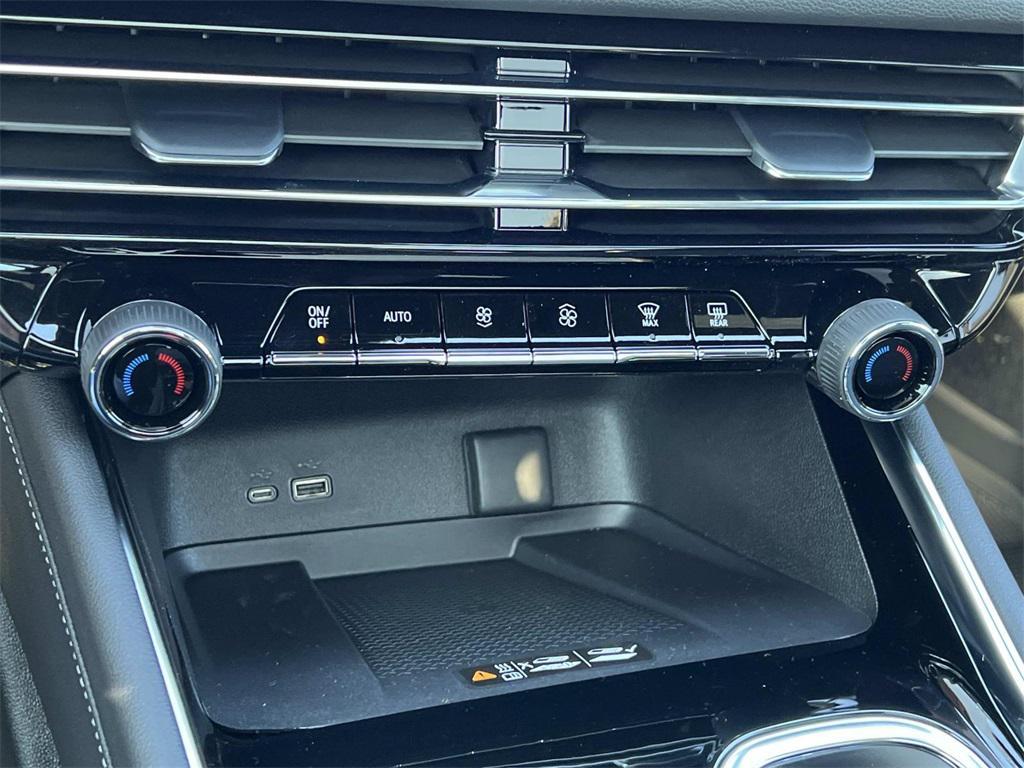 new 2026 Chevrolet Traverse car, priced at $46,150