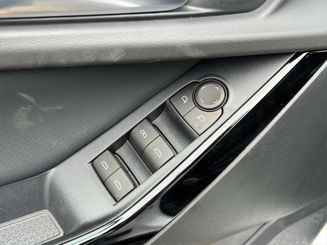 new 2026 Chevrolet Equinox car, priced at $29,977